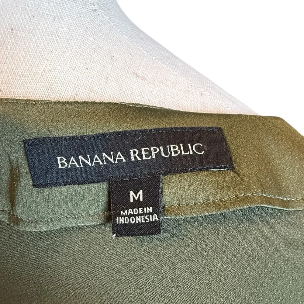 Banana Republic Elegant V-Neck Poet Sleeve Olive Green Satin Top Size M #1849 - Picture 4 of 5